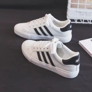 Women's White & Black Mesh Lace-Up Sneakers